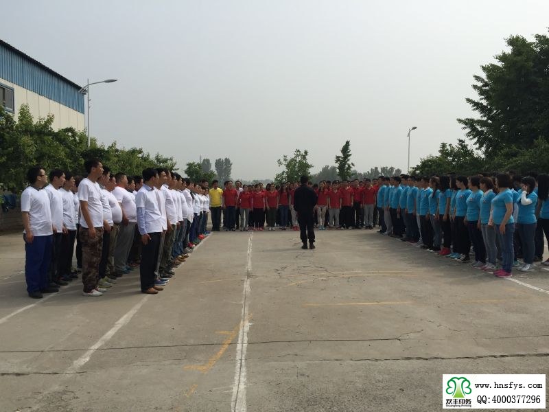 河南牛商爭霸賽海陸空三軍隊(duì)形展示