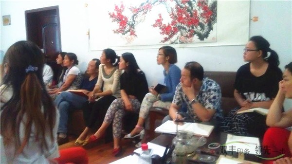 雙豐印務正在參加金博老師的培訓