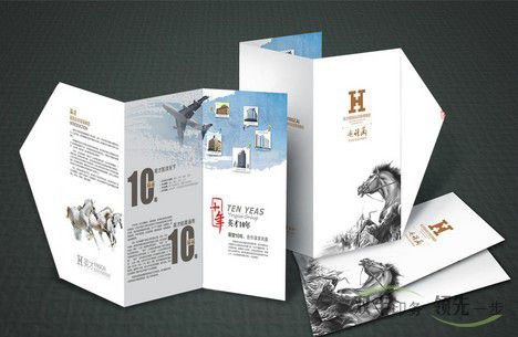 　     生產(chǎn)工藝實(shí)施的諸多細(xì)節(jié)都是在印前制版，拼版過程中完成的，如不同活件規(guī)矩的統(tǒng)一、銑口訂口預(yù)留、工藝標(biāo)識的規(guī)范、跨頁．出血圖文的處理。騎馬訂產(chǎn)品內(nèi)帖頁碼爬移．全書頁碼、書眉。版心的統(tǒng)一等。制版、拼版作為實(shí)施生產(chǎn)工藝的關(guān)鍵工序，其考慮是否周全、施工是否詳盡都會影響裝訂加工質(zhì)量。