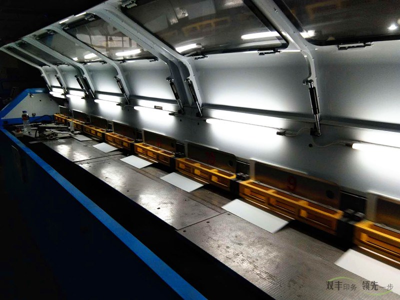 雙豐印務(wù)膠訂龍書(shū)刊裝訂中2