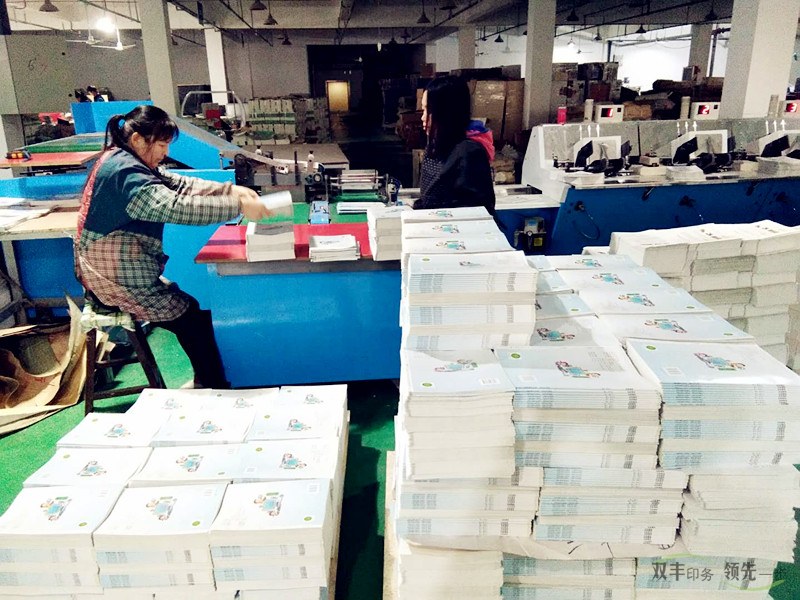 雙豐印務(wù)膠訂龍書(shū)刊裝訂中4